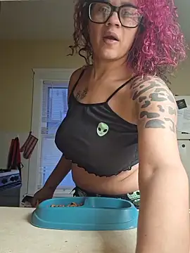 Snapshot of VelvetVixen_735 chatting on February 25, 12:16 pm VelvetVixen 735 online show from February 25, 12:16 pm