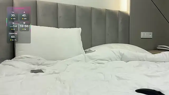 Snapshot of -LunaLove- chatting on March 3, 8:27 pm -LunaLove- online show from March 3, 8:27 pm