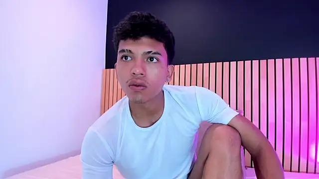 jhoystrong  online show from March 1, 2:06 pm