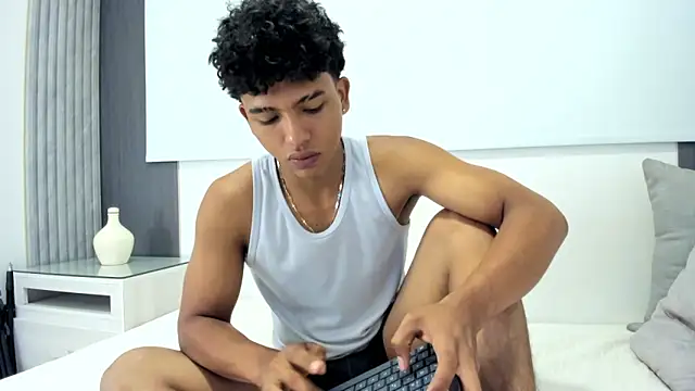 jhoystrong  online show from February 14, 11:54 am