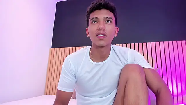 jhoystrong  online show from February 25, 7:36 pm