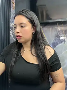 Snapshot of Miss_Bella_Flame chatting on May 3, 6:33 pm Miss Bella Flame online show from May 3, 6:33 pm