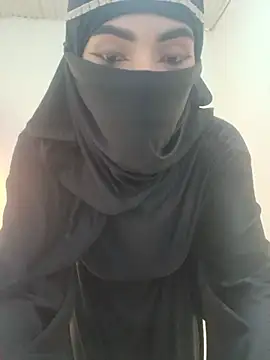 Snapshot of aminaa_ chatting on June 29, 7:35 pm aminaa online show from June 29, 7:35 pm