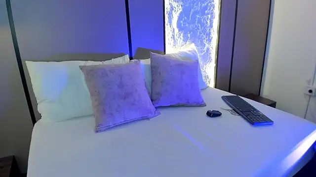 ariadna boneville online show from March 5, 2:30 am