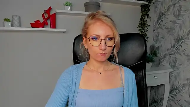 CinderellaMoon online show from March 16, 6:28 am