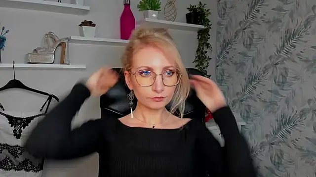 CinderellaMoon online show from March 23, 6:24 am