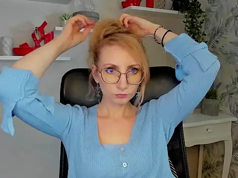 CinderellaMoon online show from March 3, 6:31 am