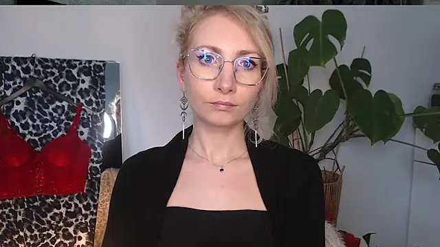 CinderellaMoon online show from April 9, 5:20 am