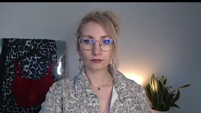 CinderellaMoon online show from April 7, 5:31 am