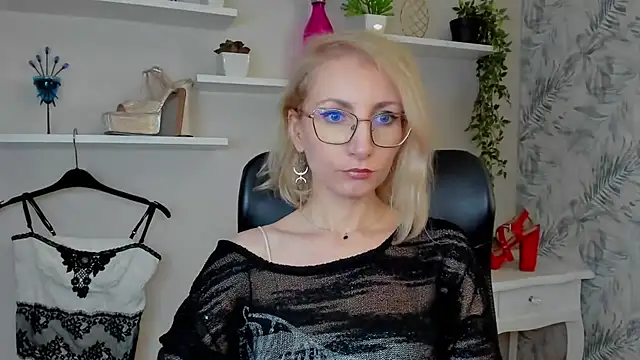 CinderellaMoon online show from March 25, 6:24 am