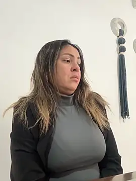 leona-david online show from May 11, 6:05 pm