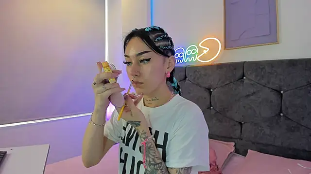 Megan Morphy online show from March 28, 1:23 pm