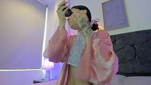 Megan Morphy online show from March 19, 1:33 pm