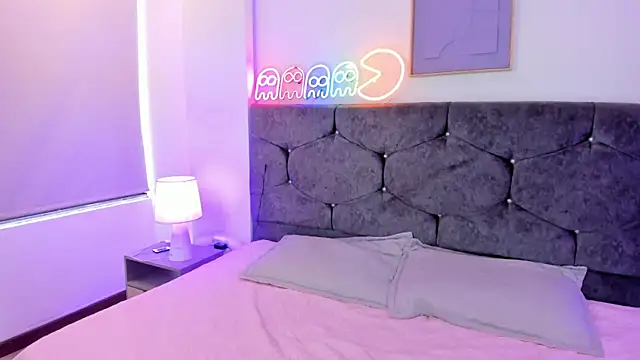 Megan Morphy online show from March 21, 2:10 pm