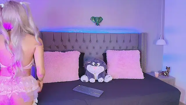 angelina honey  online show from April 23, 3:57 am