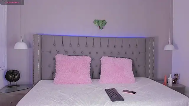 angelina honey  online show from March 16, 4:20 am