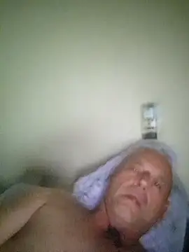 Snapshot of Ulisesss69 chatting on February 25, 11:26 pm Ulisesss69 online show from February 25, 11:26 pm