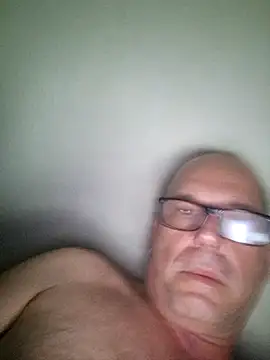 Snapshot of Ulisesss69 chatting on February 23, 2:02 am Ulisesss69 online show from February 23, 2:02 am