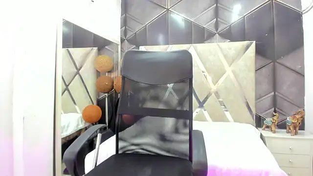 Snapshot of Agatta_Adams chatting on June 20, 4:34 pm Agatta Adams online show from June 20, 4:34 pm