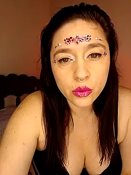 Snapshot of goddessmia52 chatting on June 15, 5:18 am goddessmia52 online show from June 15, 5:18 am