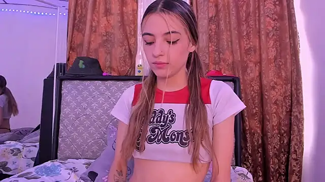 Snapshot of Sophie_vega1 chatting on June 23, 5:11 pm Sophie vega1 online show from June 23, 5:11 pm
