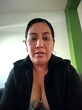 Snapshot of Arely_Sweet chatting on February 16, 9:45 pm Arely Sweet online show from February 16, 9:45 pm