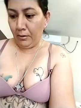 Snapshot of Arely_Sweet chatting on February 17, 3:53 pm Arely Sweet online show from February 17, 3:53 pm