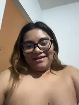 Snapshot of ludmila_x chatting on February 19, 5:59 am ludmila x online show from February 19, 5:59 am