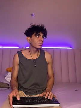 abrilandjulian online show from March 26, 11:52 am