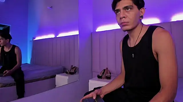 abrilandjulian online show from July 9, 7:57 pm
