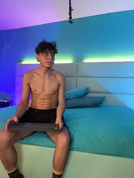 abrilandjulian online show from March 3, 11:39 am