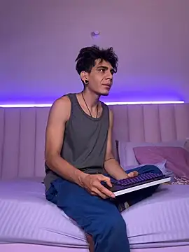 abrilandjulian online show from March 25, 11:31 am