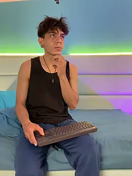 abrilandjulian online show from March 21, 12:09 pm