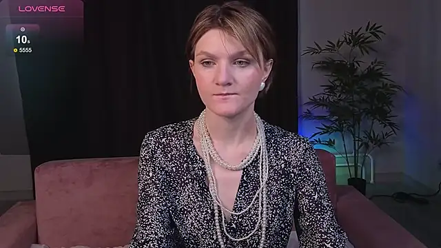 Snapshot of BjorkLight chatting on March 3, 2:18 am BjorkLight online show from March 3, 2:18 am