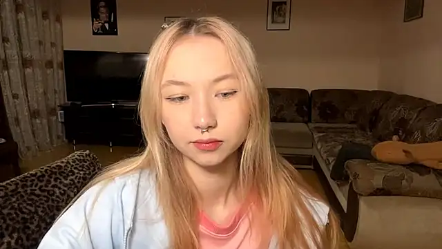 Snapshot of PinkTraible chatting on February 26, 11:43 am PinkTraible online show from February 26, 11:43 am