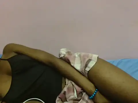 Snapshot of Sexybee01 chatting on February 20, 11:28 pm Sexybee01 online show from February 20, 11:28 pm