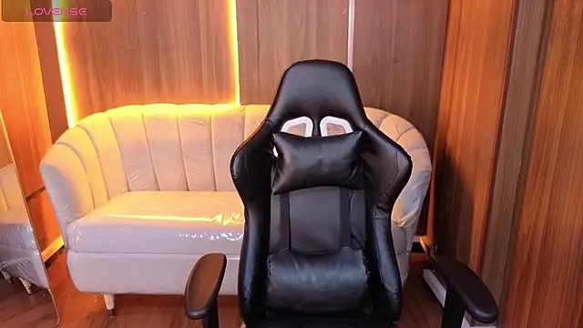 Hadda crazy b online show from February 26, 8:25 am