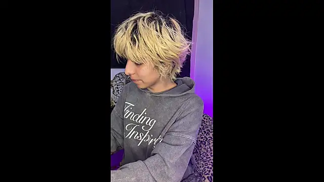 prince oliverr online show from April 9, 3:19 am