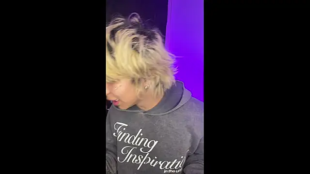 prince oliverr online show from April 8, 11:12 am