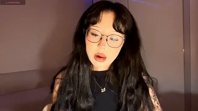 Snapshot of KateGlowee chatting on February 24, 1:45 pm KateGlowee online show from February 24, 1:45 pm