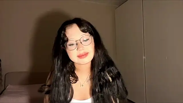 Snapshot of KateGlowee chatting on February 21, 3:03 pm KateGlowee online show from February 21, 3:03 pm