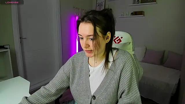 Laura CollinsS online show from May 28, 1:24 am