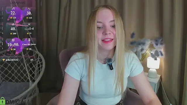 Snapshot of Linda__Bloom chatting on June 28, 12:39 am Linda Bloom online show from June 28, 12:39 am