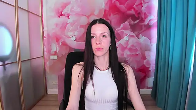 NoirDiva online show from May 14, 6:21 am