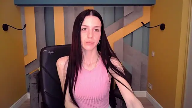 NoirDiva online show from April 22, 5:47 am