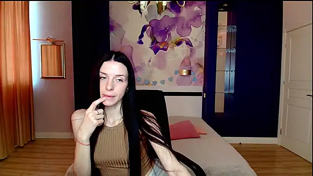 NoirDiva online show from April 17, 6:05 am