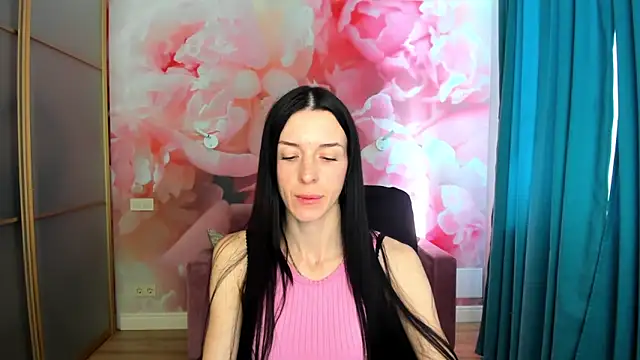 NoirDiva online show from April 14, 5:56 am