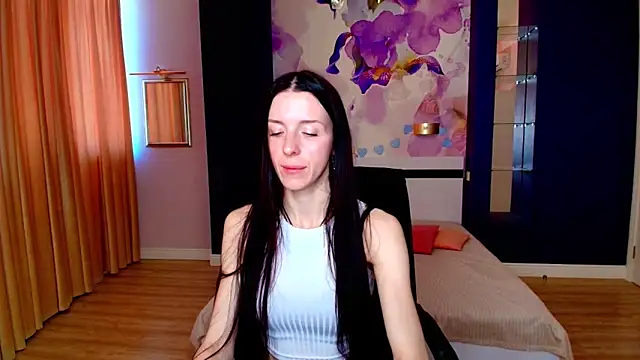 NoirDiva online show from May 1, 6:18 am