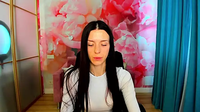 NoirDiva online show from April 27, 6:11 am