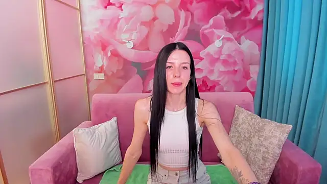 Snapshot of NoirDiva chatting on June 17, 5:51 am NoirDiva online show from June 17, 5:51 am
